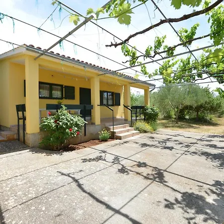 Hotel Maria With Swimming Pool